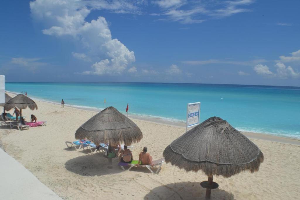 Departamentos Al Lado Del Mar En Zona Hotelera Cancún Kültér fotó
